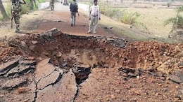 Bijapur IED Blast: कुटरू ब्लास्ट में शहीद हुए वाहन चालक का अब तक नहीं मिला शव, तलाश जारी