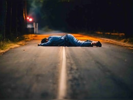 ऊपरवाले की लाठी में बड़ी ताकत है! एक्सिडेंट में घायल की बाइक चुरा भाग रहे युवकों को कुछ ही देर में मिल गया 'कर्म फल'