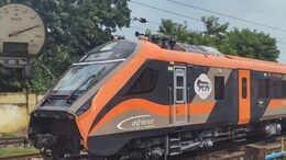Vande Bharat Train: 180 KM की  हाई स्पीड से दौड़ी वंदेभारत, गिलास से नहीं गिरी पानी की एक बूंद; Watch video