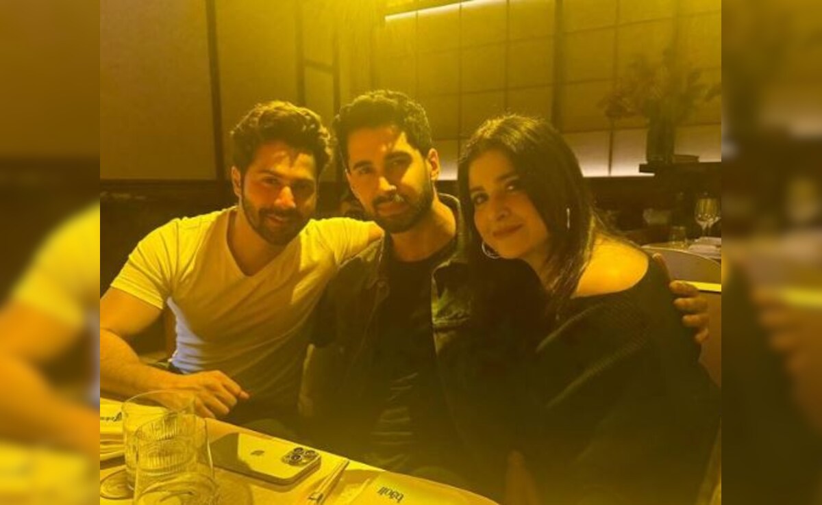 Jab "Bollywood Wife" Maheep Kapoor Met "Student" Varun Dhawan And "Killer" Lakshay
