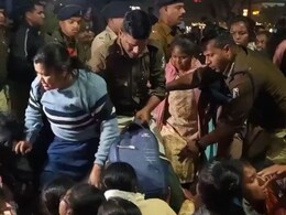 बर्खास्त किए गए सहायक शिक्षकों पर पुलिस की बड़ी कार्रवाई, देर रात धरना स्थल से जबरन हटाया गया बर्खास्त किए गए सहायक शिक्षकों पर पुलिस की बड़ी कार्रवाई, देर रात धरना स्थल से जबरन हटाया गया