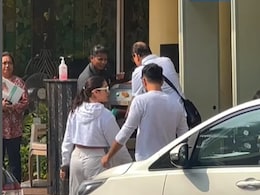 घायल सैफ अली खान से मिलने अस्पताल पहुंचे बेटी सारा और बेटे इब्राहिम अली खान, वीडियो आया सामने घायल सैफ अली खान से मिलने अस्पताल पहुंचे बेटी सारा और बेटे इब्राहिम अली खान, वीडियो आया सामने