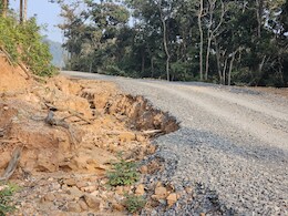 अधूरी सड़क पर ठेकेदार को कैसे मिले 116 करोड़ ? पत्रकार हत्याकांड के बाद जांच करने पहुंची टीम, अफसर भी सवालों के घेरे में 