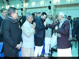 Nitish Kumar-Tejashwi Pic Goes Viral Amid Buzz Over Lalu Yadav's "Invite" Nitish Kumar-Tejashwi Pic Goes Viral Amid Buzz Over Lalu Yadav's "Invite"
