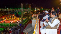 राज्य स्तरीय गणतंत्र दिवस समारोह की हुई शुरुआत, राज्यपाल ने 15 पुलिस अधिकारियों को दिए पदक