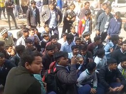 ITI कॉलेज के सहायक निदेशक पर छात्र-छात्राओं से बदसलूकी का आरोप, विरोध पर किया रस्टिकेट; भड़का माहौल  ITI कॉलेज के सहायक निदेशक पर छात्र-छात्राओं से बदसलूकी का आरोप, विरोध पर किया रस्टिकेट; भड़का माहौल