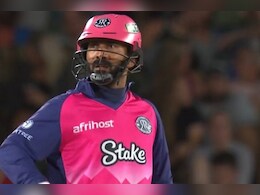 आखिरकार दिनेश कार्तिक ने हासिल की धोनी पर बादशाहत, माही के महारिकॉर्ड को तोड़कर मचाई खलबली आखिरकार दिनेश कार्तिक ने हासिल की धोनी पर बादशाहत, माही के महारिकॉर्ड को तोड़कर मचाई खलबली