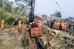 Para Divers Recover Body From Inundated Coal Mine In Assam, Many Still Trapped Para Divers Recover Body From Inundated Coal Mine In Assam, Many Still Trapped