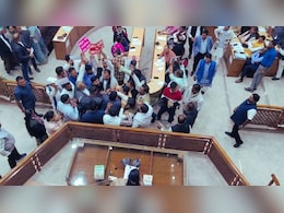 Rajasthan: जयपुर में भाजपा व कांग्रेस के पार्षदों के बीच धक्का-मुक्की, लगातार हंगामे के चलते कार्यवाही स्थगित