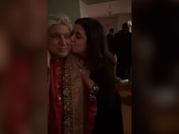 Just Javed Akhtar And Farah Khan Dancing To <i>Mere Mehboob Mere Sanam</i> Just Javed Akhtar And Farah Khan Dancing To <i>Mere Mehboob Mere Sanam</i>