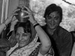 पहले बचाई जान, फिर रचाई शादी, इस ट्रेडिशनल अंदाज में नरगिस और सुनील दत्त ने किया घर में गृहप्रवेश, वायरल हो रहा फोटो पहले बचाई जान, फिर रचाई शादी, इस ट्रेडिशनल अंदाज में नरगिस और सुनील दत्त ने किया घर में गृहप्रवेश, वायरल हो रहा फोटो