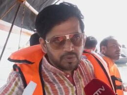 भरे बुखार में कुंभ में डुबकी लगाने पहुंचे रवि किशन, भारी आवाज में गाया शिव भजन