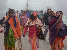 Weather Update: सर्द हवाओं ने बढ़ाई मुश्किलें, कोहरा से ट्रेन-विमान सेवाएं प्रभावित ; जानें मौसम का हाल Weather Update: सर्द हवाओं ने बढ़ाई मुश्किलें, कोहरा से ट्रेन-विमान सेवाएं प्रभावित ; जानें मौसम का हाल