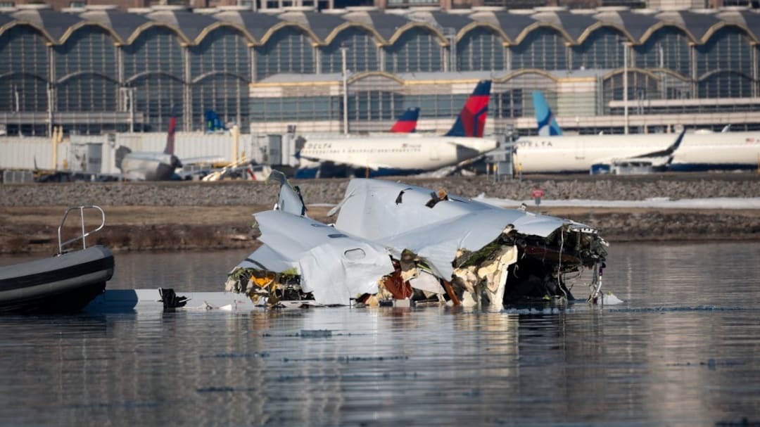 Washington DC Plane Crash LIVE: Investigators Find Black Boxes, Search For Answers Continues