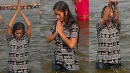 Maha Kumbh : बोल्ड अदाओं से सुर्ख़ियों में रहने वाली पूनम पांडे पहुंची प्रयागराज !&nbsp;गंगा में लगाई डुबकी