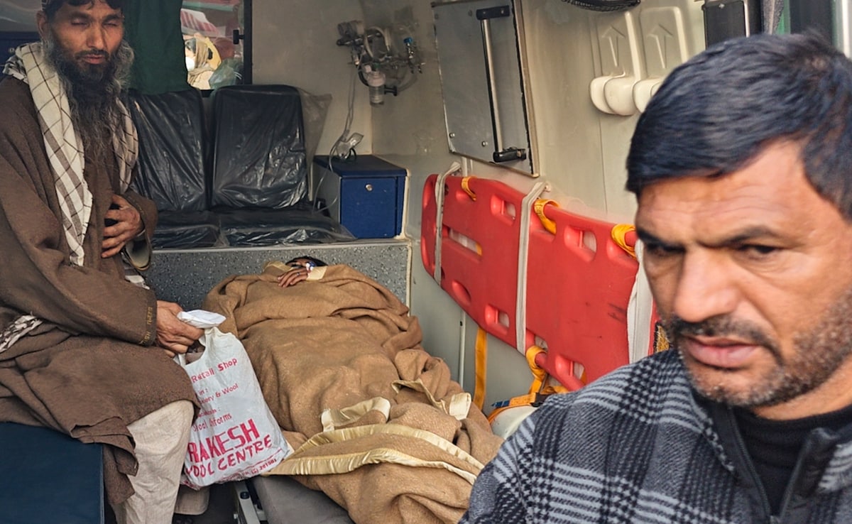 (जम्मू के राजौरी में रहस्यमयी बीमारी से पीड़ित लोग) (जम्मू के राजौरी में रहस्यमयी बीमारी से पीड़ित लोग)