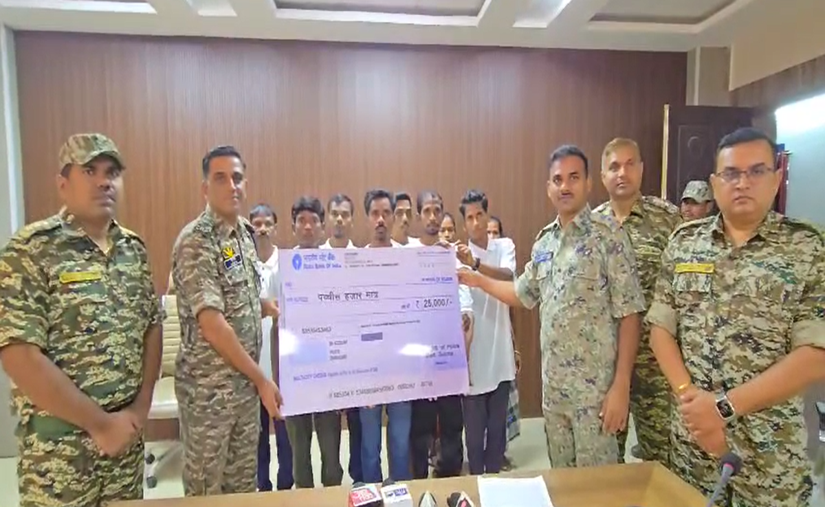 Sukma: 9 नक्सलियों ने डाले "हथियार', ₹42 लाख का था ईनाम, अब इस योजना का मिलेगा लाभ