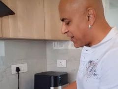 Watch: Baba Sehgal's Fun Rap On The Classic Bun Maska And Chai Combo Watch: Baba Sehgal's Fun Rap On The Classic Bun Maska And Chai Combo