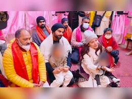 "<i>Kuch Sawaal They Mann Mein</i>": Anushka Sharma, Virat Kohli Visit Premanand Maharaj