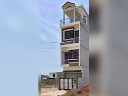 छोटी सी जमीन पर तान दिया बड़ा सा चार मंजिला घर, डिजाइन देख खुश हो जाएगा दिल