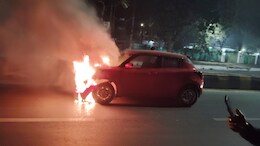 Car Burning: ग्वालियर में नजर आई&nbsp;'द बर्निंग कार', चलती गाड़ी में फंस गए लोग&nbsp;