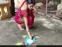 Video: Woman Surprises Viewers By Creating Stunning Rangoli With Just Powder Throwing Video: Woman Surprises Viewers By Creating Stunning Rangoli With Just Powder Throwing