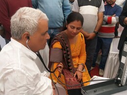 ऐसा क्या हुआ... किरोड़ी लाल मीणा महिला की BP चेक करते आए नजर, जानें मामला