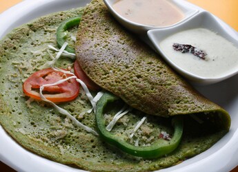 Bathua Dosa: This Green Dosa Recipe Is Perfect For Your Winter Indulgence Bathua Dosa: This Green Dosa Recipe Is Perfect For Your Winter Indulgence