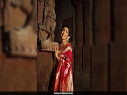 Shriya Saran Radiates Ethnic Elegance In A Pink Banarasi <i>Saree</i> Shriya Saran Radiates Ethnic Elegance In A Pink Banarasi <i>Saree</i>