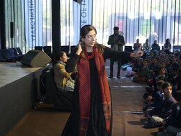 उदयपुर में तीन दिवसीय स्टोरी टेलिंग फेस्टिवल शुरू, देश-विदेश के कलाकार दे रही प्रस्तुति; 1000 स्कूली बच्चे शामिल उदयपुर में तीन दिवसीय स्टोरी टेलिंग फेस्टिवल शुरू, देश-विदेश के कलाकार दे रही प्रस्तुति; 1000 स्कूली बच्चे शामिल