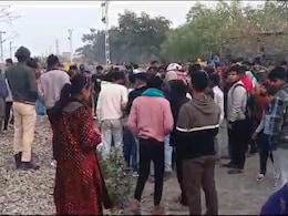 रेलवे ट्रैक पर बैठकर गेम खेल रहे थे 3 दोस्त... तभी आ गई ट्रेन, तीनों की मौत रेलवे ट्रैक पर बैठकर गेम खेल रहे थे 3 दोस्त... तभी आ गई ट्रेन, तीनों की मौत