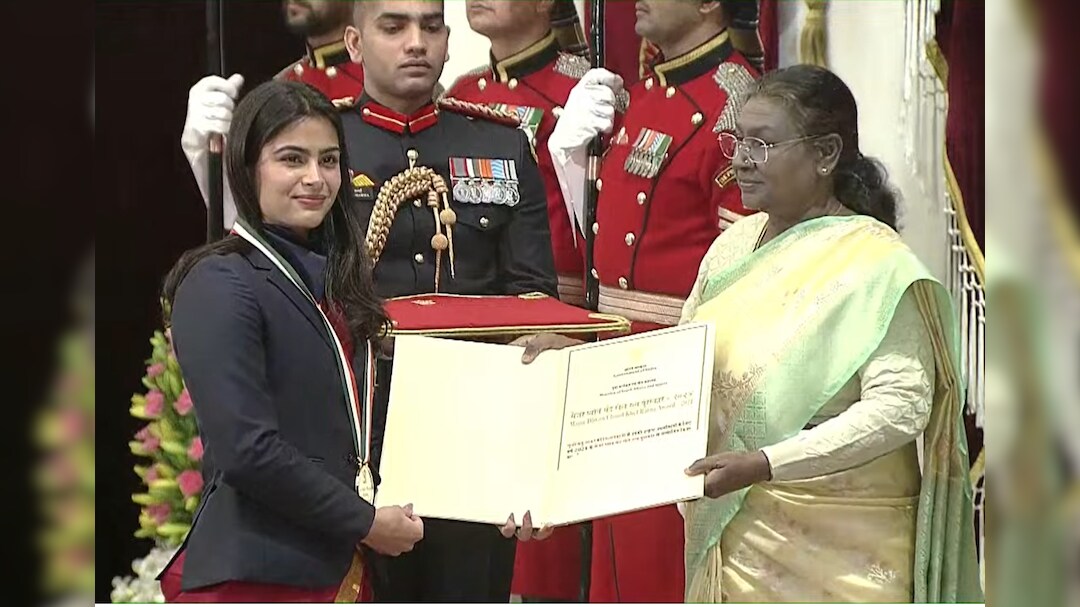 Khel Ratna Award:  मनु भाकर, डी गुकेश को मिला खेल रत्न, ओलंपिक में परचम लहराने वाले एथलीटों को अर्जुन अवॉर्ड, देखें पूरी लिस्ट