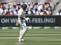 'इससे अच्छा पतंग ही उड़ा लेता', प्रैक्टिस मैच में भी नहीं चला रोहित शर्मा का बल्ला, अब फैंस ले रहे हैं मौज