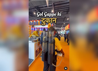 Food Vlogger Tries Golgappa Dispenser In Viral Video, Impresses The Internet Food Vlogger Tries Golgappa Dispenser In Viral Video, Impresses The Internet