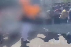 2 Men Set Themselves On Fire To Protest Against Disposal Of Union Carbide Waste 2 Men Set Themselves On Fire To Protest Against Disposal Of Union Carbide Waste