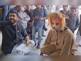 कुत्ते का सांकेतिक रूप, जमकर फूटा गुस्सा... कांग्रेस पार्षदों ने क्यों किया ऐसा विरोध प्रदर्शन? कुत्ते का सांकेतिक रूप, जमकर फूटा गुस्सा... कांग्रेस पार्षदों ने क्यों किया ऐसा विरोध प्रदर्शन?