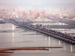श्रद्धालुओं का जोश नहीं पड़ा ठंडा , महाकुंभ के 12वें दिन भी लाखों की संख्या में पहुंचे श्रद्धालु