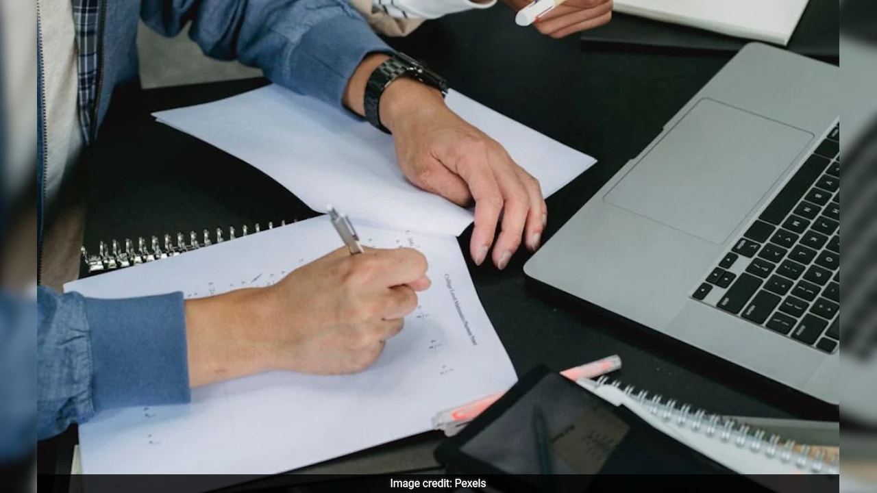 विदेश में पढ़ाई का है सपना? जानें साल 2026 में कितनी है TOEFL Exam की फीस, फॉर्म भरने से पहले नोट करें नियम