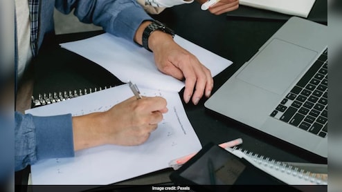 विदेश में पढ़ाई का है सपना? जानें साल 2026 में कितनी है TOEFL Exam की फीस, फॉर्म भरने से पहले नोट करें नियम