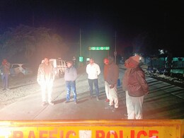 Bhopal Bridge Break: पार्वती नदी पर बना पुल हुआ क्रैक, भारी वाहनों पर लगी रोक Bhopal Bridge Break: पार्वती नदी पर बना पुल हुआ क्रैक, भारी वाहनों पर लगी रोक