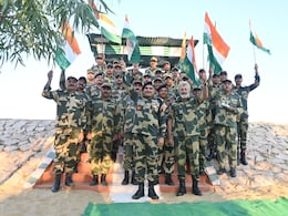 जैसलमेर में गणतंत्र दिवस का जश्न, चौकसी करते नजर आएं राजस्थान फ्रंटियर की 122 चौकियों में हजारों जवान जैसलमेर में गणतंत्र दिवस का जश्न, चौकसी करते नजर आएं राजस्थान फ्रंटियर की 122 चौकियों में हजारों जवान