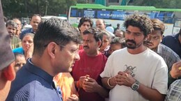 Indore Meghdoot Chopati: मेघदूत चौपाटी हटाने से गहराया रोजी-रोटी का संकट! कई छोटे व्यापारियों से छिना रोजगार