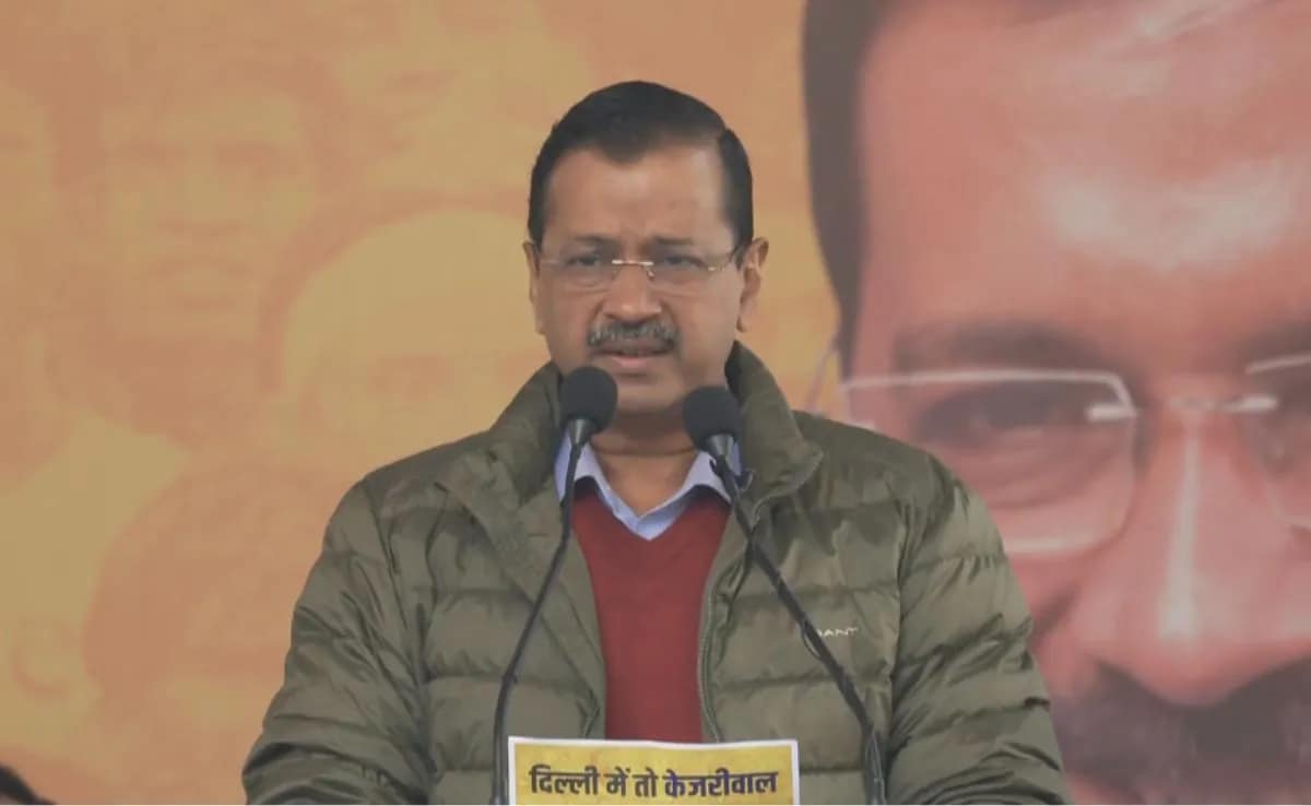 AAP's Delhi manifesto offers free bus rides, Metro discounts for students.