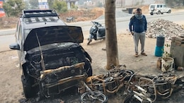 Rajasthan: घर के बाहर खड़े आधा दर्जन वाहनों में रात के समय लगाई आग, लपटे देखकर परिवार वालों की उड़ी नींद