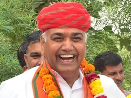 Jodhpur Marriage: बेटे की शादी में जिस पैसे से खरीदनी थी शराब, भाजपा नेता ने गरीबों को कर दिए 11 लाख रुपये दान Jodhpur Marriage: बेटे की शादी में जिस पैसे से खरीदनी थी शराब, भाजपा नेता ने गरीबों को कर दिए 11 लाख रुपये दान