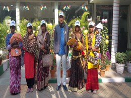 Sikar: कच्ची बस्ती की ये 5 लड़कियां गणतंत्र दिवस समारोह में बनीं मेहमान, आत्मनिर्भरता की पेश की ऐसी मिसाल कि सरकार ने भेजा न्यौता Sikar: कच्ची बस्ती की ये 5 लड़कियां गणतंत्र दिवस समारोह में बनीं मेहमान, आत्मनिर्भरता की पेश की ऐसी मिसाल कि सरकार ने भेजा न्यौता