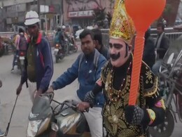 बिहार के कटिहार में सड़क पर दिखे यमराज, हेलमेट पहनने की दी हिदायत बिहार के कटिहार में सड़क पर दिखे यमराज, हेलमेट पहनने की दी हिदायत