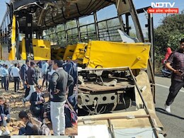 भोपाल में बड़ा सड़क हादसा,ट्रक की टक्कर से बस के उड़े परखच्चे, एक छात्र की मौत, दो गंभीर घायल भोपाल में बड़ा सड़क हादसा,ट्रक की टक्कर से बस के उड़े परखच्चे, एक छात्र की मौत, दो गंभीर घायल