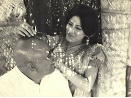 कौन हैं मौसमी चटर्जी संग नजर आ रहा शख्स? इंडस्ट्री का रह चुका खूंखार विलेन, आज बेटा करता है बॉलीवुड पर राज कौन हैं मौसमी चटर्जी संग नजर आ रहा शख्स? इंडस्ट्री का रह चुका खूंखार विलेन, आज बेटा करता है बॉलीवुड पर राज