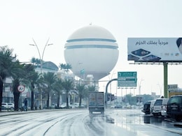 बारिश और बाढ़ के कहर से परेशान सऊदी अरब, मक्का-मदीना में रेड अलर्ट  जारी बारिश और बाढ़ के कहर से परेशान सऊदी अरब, मक्का-मदीना में रेड अलर्ट  जारी